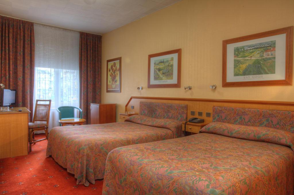 Hotel De La Paix Лил Екстериор снимка